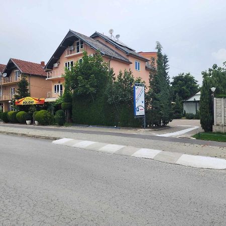 Holiday Ferizaj Kültér fotó
