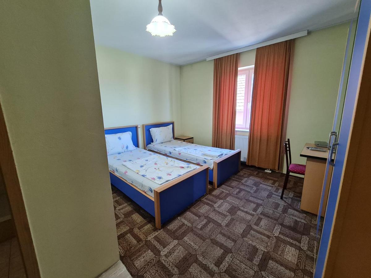 Holiday Ferizaj Kültér fotó
