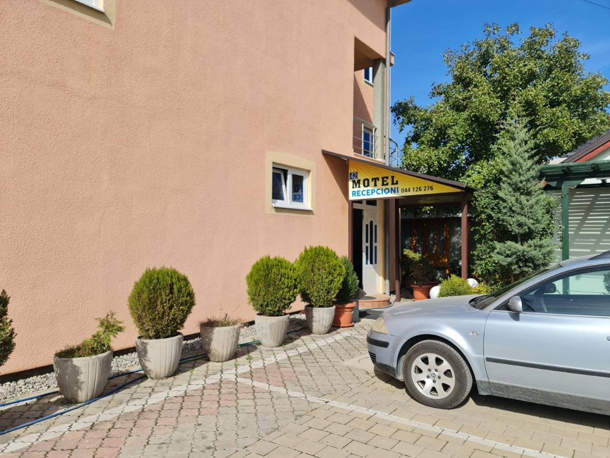 Holiday Ferizaj Kültér fotó