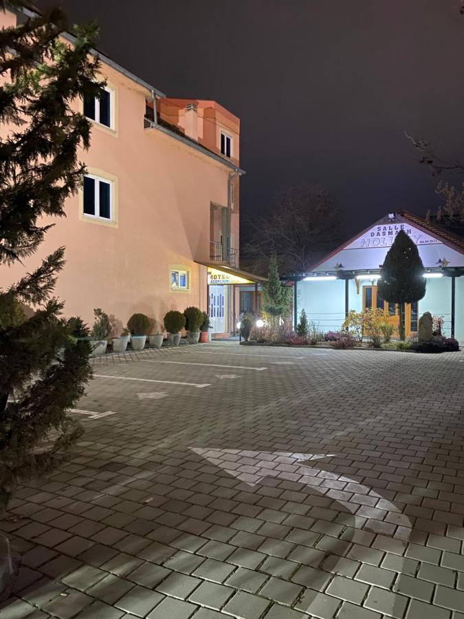 Holiday Ferizaj Kültér fotó